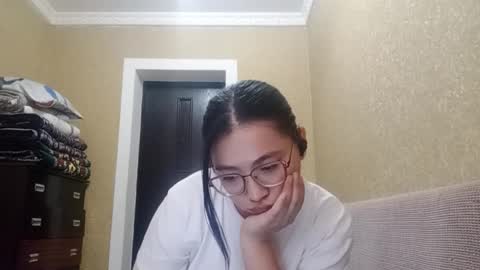 Yuna online show from November 14, 2025, 4:22 am