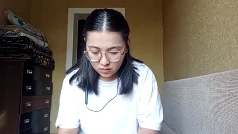 Yuna online show from November 15, 2025, 7:27 am