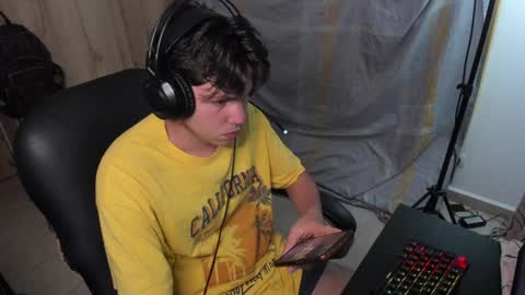 yurii_moody online show from December 11, 2024, 2:41 am