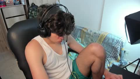 yurii_moody online show from October 20, 2025, 5:57 pm