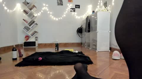 Snapshot of yury_sun chatting on December 7, 2024, 9:22 pm paola online show from December 7, 2024, 9:22 pm