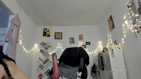 Snapshot of yury_sun chatting on December 10, 2024, 8:05 pm paola online show from December 10, 2024, 8:05 pm