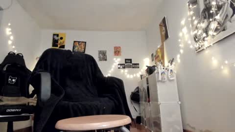 Snapshot of yury_sun chatting on February 2, 2025, 11:00 pm paola online show from February 2, 2025, 11:00 pm