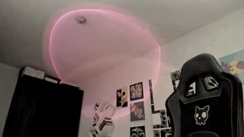 paola online show from April 6, 2026, 2:31 am