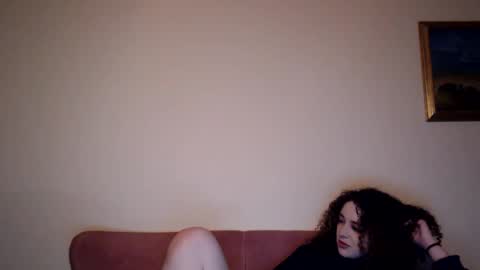 yusraxdamian online show from February 14, 2026, 11:29 am