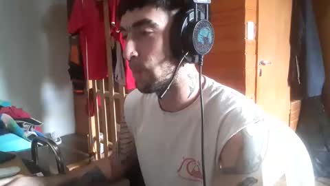 Yuumi online show from November 11, 2025, 6:52 pm