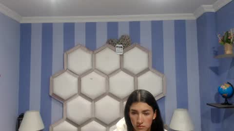 Snapshot of yvi_taylor chatting on July 25, 2026, 11:19 am yvi online show from July 25, 2026, 11:19 am