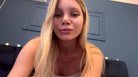 yvonna_ online show from January 18, 2025, 2:55 pm