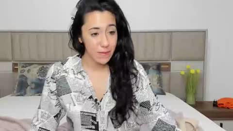 yvonnebabe online show from December 5, 2024, 11:38 am