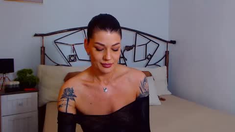 Snapshot of yvonneeverlee chatting on February 27, 2025, 9:14 pm I V Y online show from February 27, 2025, 9:14 pm