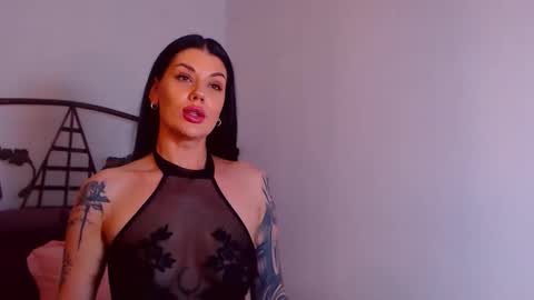 Snapshot of yvonneeverlee chatting on November 6, 2025, 9:48 pm I V Y online show from November 6, 2025, 9:48 pm