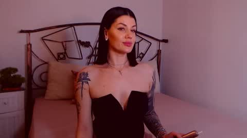 Snapshot of yvonneeverlee chatting on January 17, 2026, 10:24 pm I V Y online show from January 17, 2026, 10:24 pm