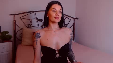 Snapshot of yvonneeverlee chatting on February 5, 2026, 9:41 pm I V Y online show from February 5, 2026, 9:41 pm