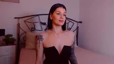 Snapshot of yvonneeverlee chatting on February 6, 2026, 9:40 pm I V Y online show from February 6, 2026, 9:40 pm