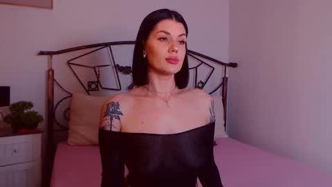 Snapshot of yvonneeverlee chatting on February 9, 2026, 8:35 pm I V Y online show from February 9, 2026, 8:35 pm