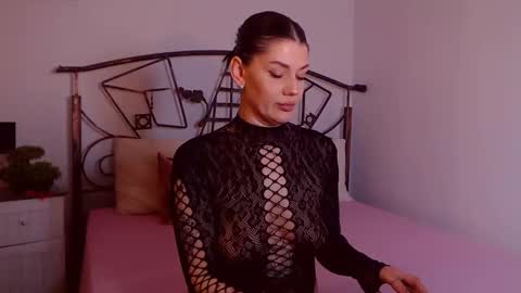 Snapshot of yvonneeverlee chatting on February 17, 2026, 8:48 pm I V Y online show from February 17, 2026, 8:48 pm