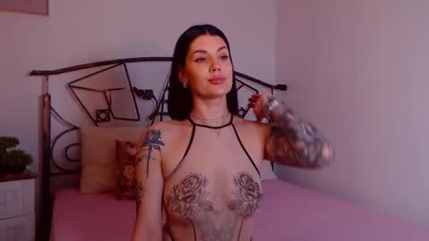 Snapshot of yvonneeverlee chatting on February 19, 2026, 9:55 pm I V Y online show from February 19, 2026, 9:55 pm