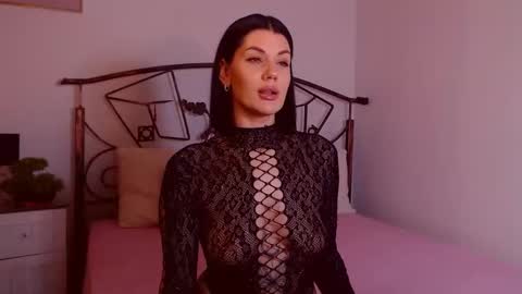 Snapshot of yvonneeverlee chatting on February 20, 2026, 9:26 pm I V Y online show from February 20, 2026, 9:26 pm