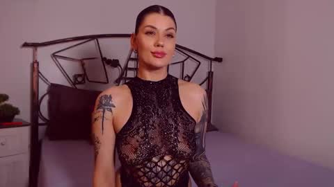 I V Y   online show from May 15, 2026, 8:49 pm