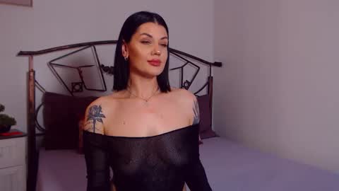 I V Y   online show from May 16, 2026, 7:56 pm