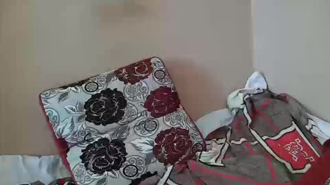 Snapshot of yxxtxxdentyk chatting on October 17, 2025, 5:32 am Bi BearXXX online show from October 17, 2025, 5:32 am