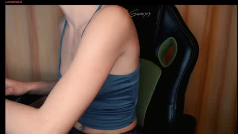 yzza_suave online show from May 27, 2026, 7:22 pm