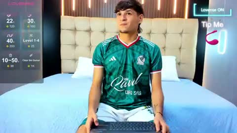 zack23__ online show from June 17, 2026, 3:09 am