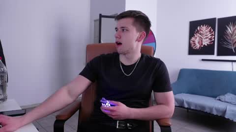 ZACK GILLIAN online show from May 28, 2026, 5:32 pm