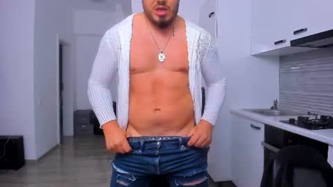 Snapshot of zackconnorsx chatting on July 17, 2026, 8:35 pm Zack online show from July 17, 2026, 8:35 pm