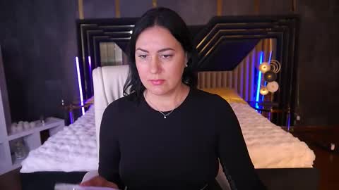 Zafiramoonn online show from November 4, 2025, 2:05 pm