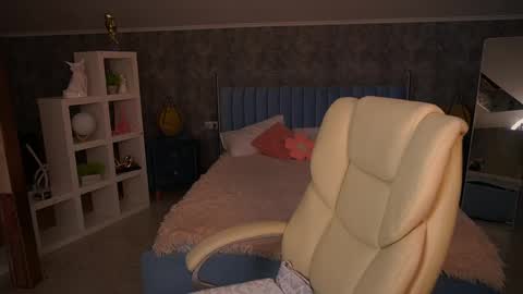 Zafiramoonn online show from April 23, 2026, 12:15 pm