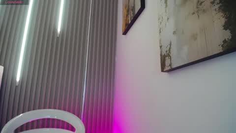 Zafiro online show from April 16, 2026, 4:57 am