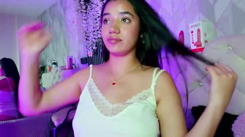 Snapshot of zaira_bonny chatting on June 4, 2026, 11:22 pm Zaira Bonny online show from June 4, 2026, 11:22 pm