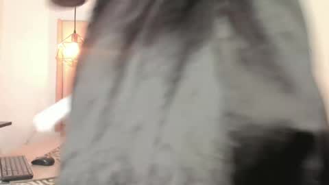 ZAMIRA online show from April 2, 2026, 1:31 pm