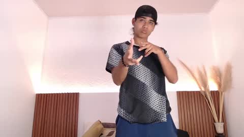 Zander online show from December 22, 2024, 6:04 pm