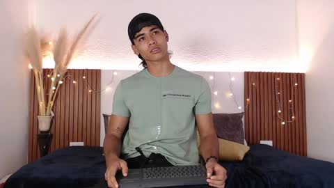 Zander online show from December 24, 2024, 5:13 pm