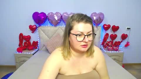 zannadreil online show from February 26, 2025, 4:36 am