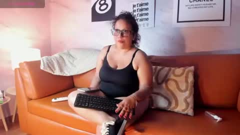 Snapshot of zara_holly_ chatting on June 16, 2026, 6:43 pm Zara online show from June 16, 2026, 6:43 pm