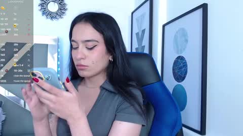 zaradames_ online show from January 30, 2025, 4:37 am