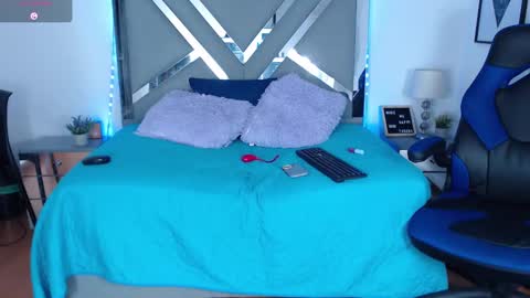 zaradames_ online show from February 14, 2025, 5:30 am