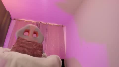 Zara . online show from February 9, 2026, 1:04 pm