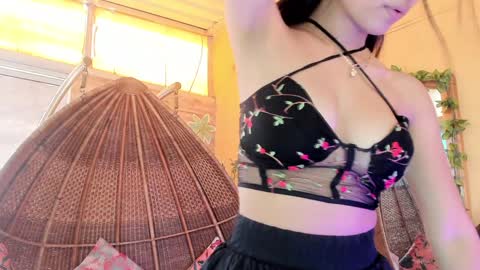 Zara Lim  online show from December 22, 2024, 6:15 pm