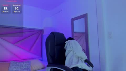 Zara Lim  online show from February 3, 2025, 12:03 pm