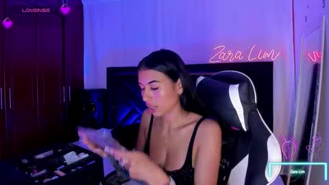 Zara Lim  online show from November 13, 2025, 9:47 pm