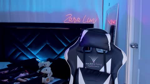 Zara Lim  online show from November 14, 2025, 3:11 pm