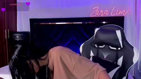 Zara Lim  online show from November 24, 2025, 7:57 pm