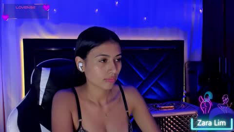 Zara Lim  online show from December 3, 2025, 9:02 pm