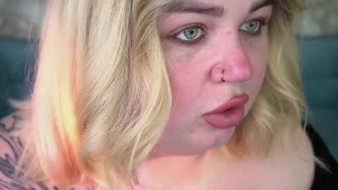 Lola online show from April 15, 2026, 7:54 pm