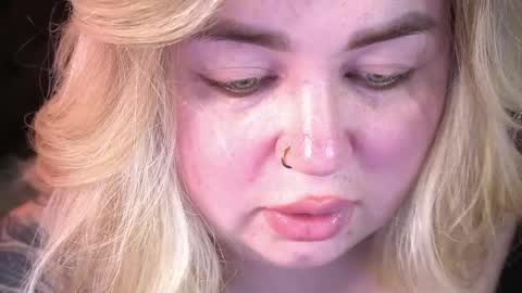 Lola online show from April 20, 2026, 8:43 pm