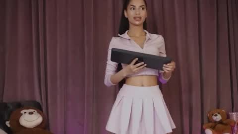 zariaavera online show from April 19, 2026, 8:11 pm